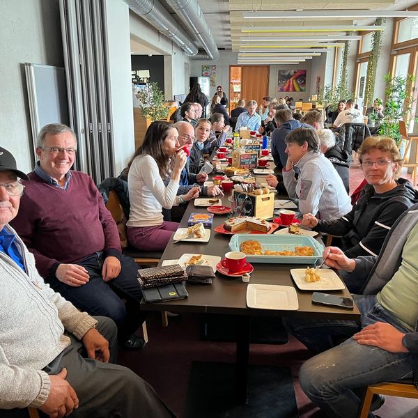 Verdienter Abschluss nach dem Training, Helmut Munz lädt zu Kaffee und Kuchen ein